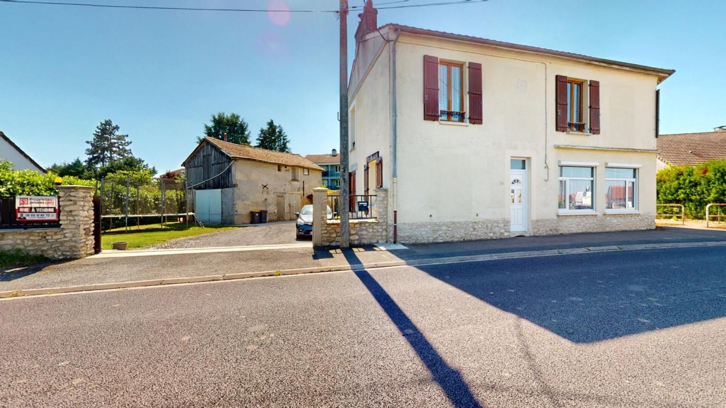 MAISON 3 CHAMBRES 210 500 ET GRANGE