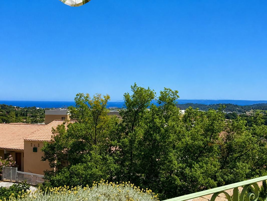 BORMES-LES-MIMOSAS BORMES-LES-MIMOSAS - LE PIN - APPARTEMENT VUE MER AUX ALLURES DE VILLA 2