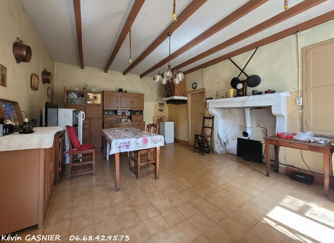 PAIZAY-NAUDOUIN-EMBOURIE PAIZAY NAUDOIN EMBOURIE (16240) : Maison en pierre de 83m2 2