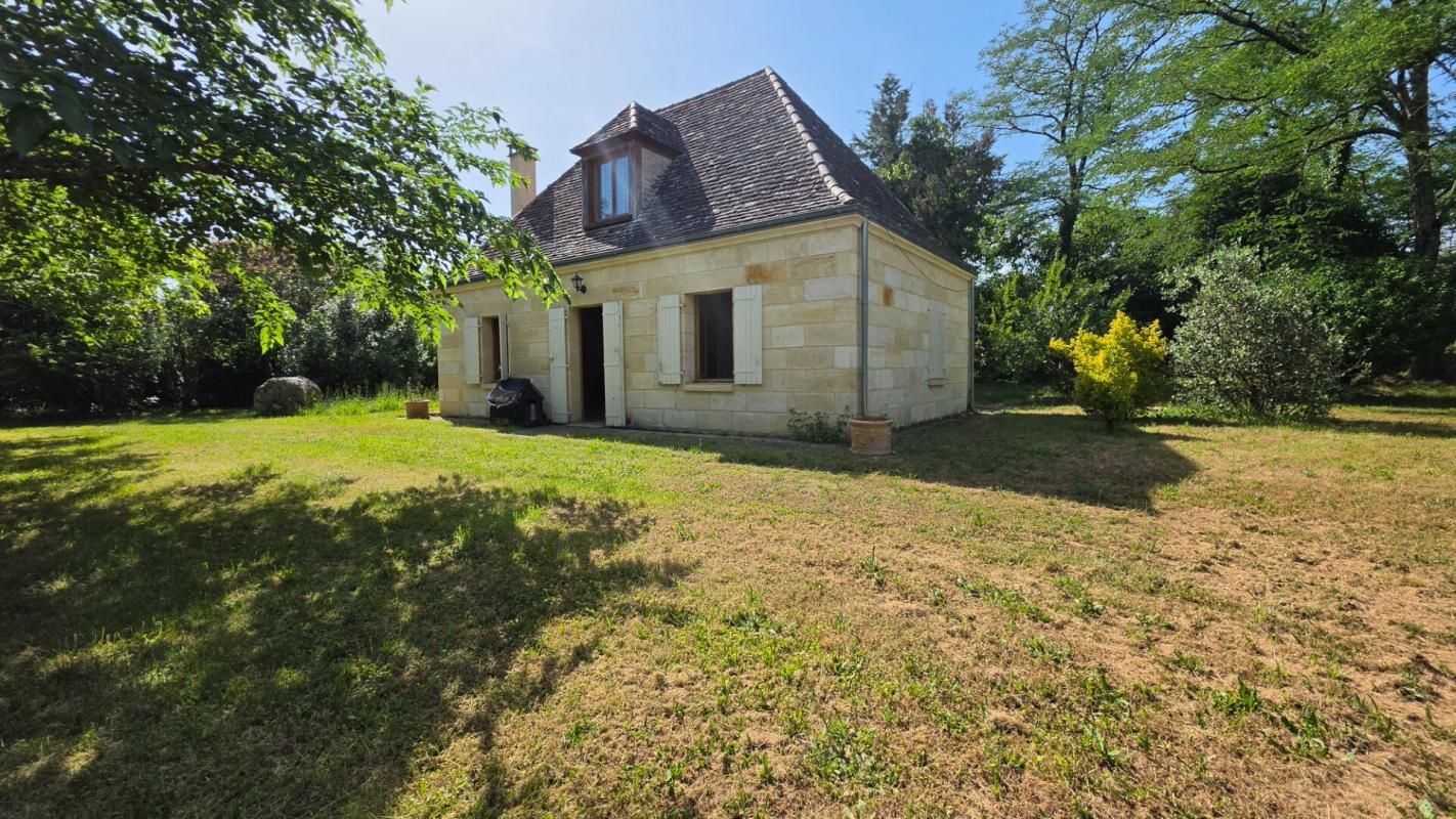 SAINT-MARTIAL-D'ARTENSET Maison en pierre 78 m² avec jardin 1