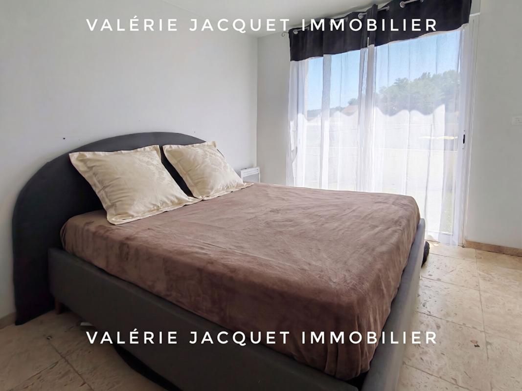 LE FOUILLOUX À 7 km de Montguyon Ensemble Immobilier Unique : Maison Moderne & Grand Hangar Équipé 4
