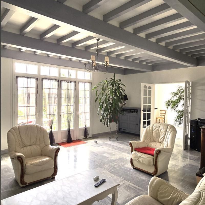 LE CELLIER Charme traditionnel et beaux volumes pour cette maison familiale à flanc de coteaux 4