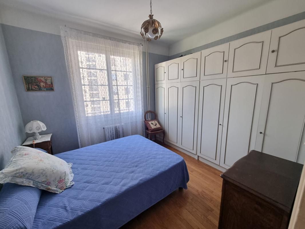 LYON-7E-ARRONDISSEMENT Appartement  4 pièces 76 m2 4