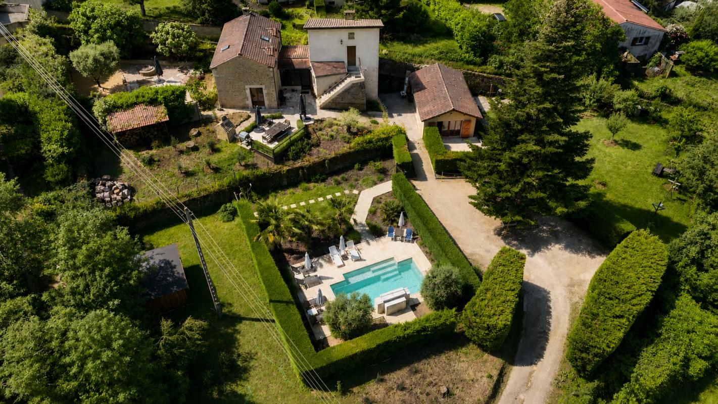Propriété de caractère à quelques minutes à pied du centre de Sarlat-la-Canéda