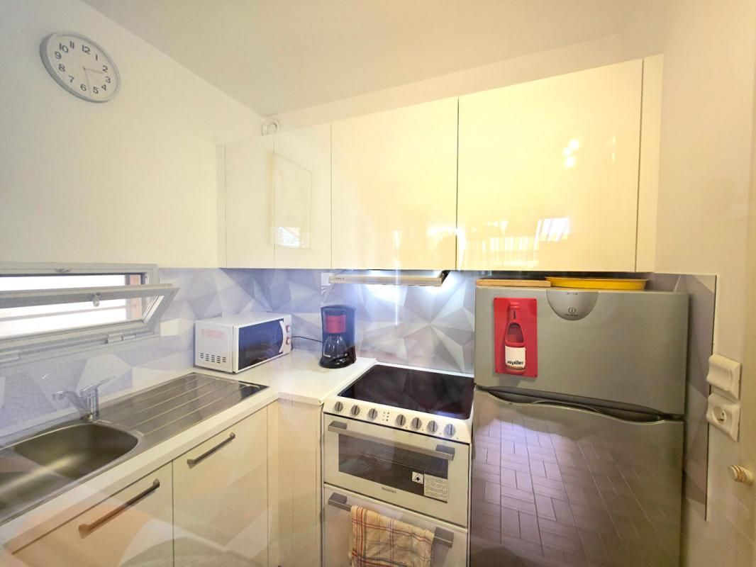 LE LAVANDOU Maison Le Lavandou 35 m2 ,piscine ,terrasse face a la mer ,parking, cellier 4