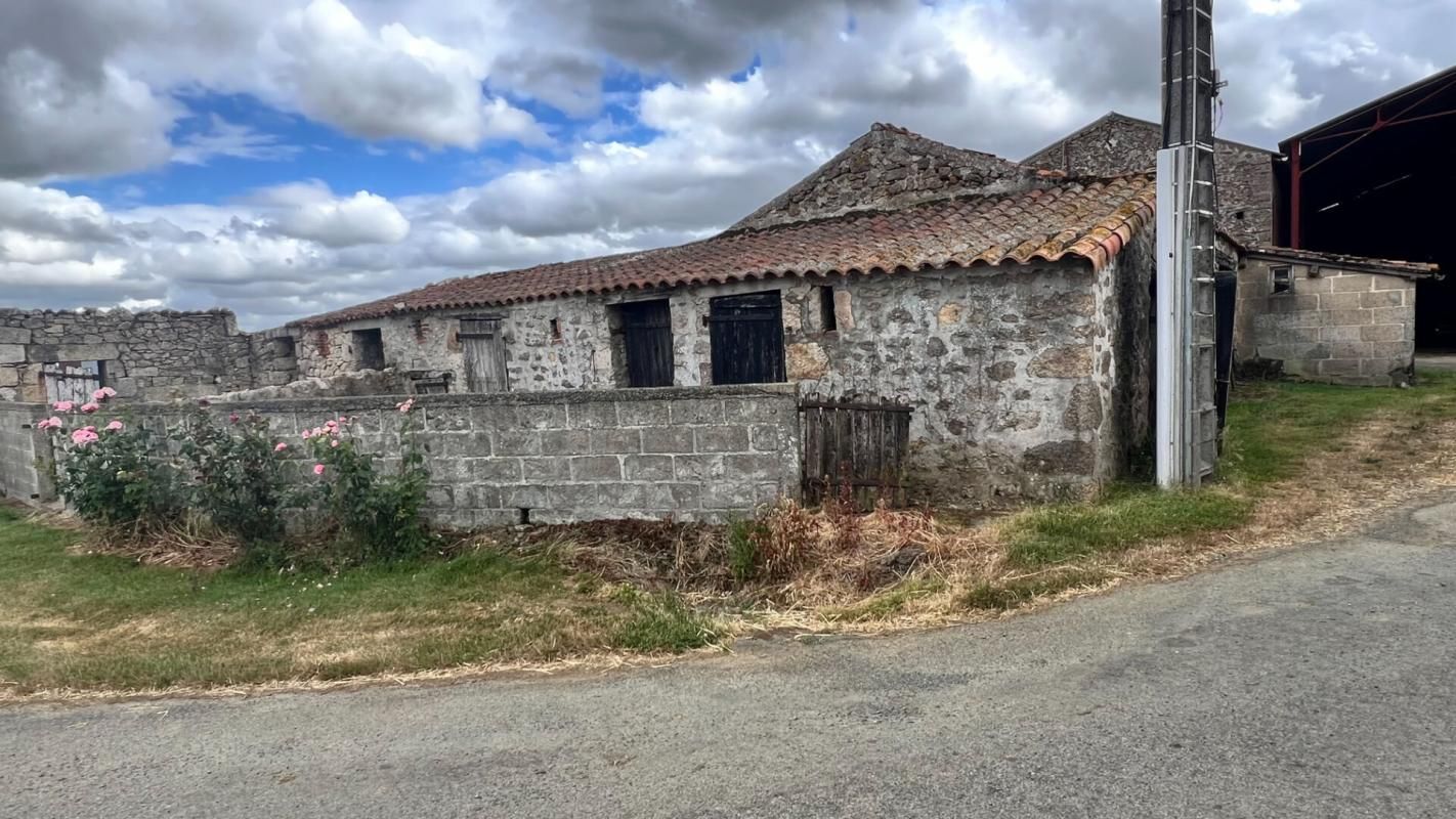 SÈVREMONT Maison de 151 m², 4 chambres 1