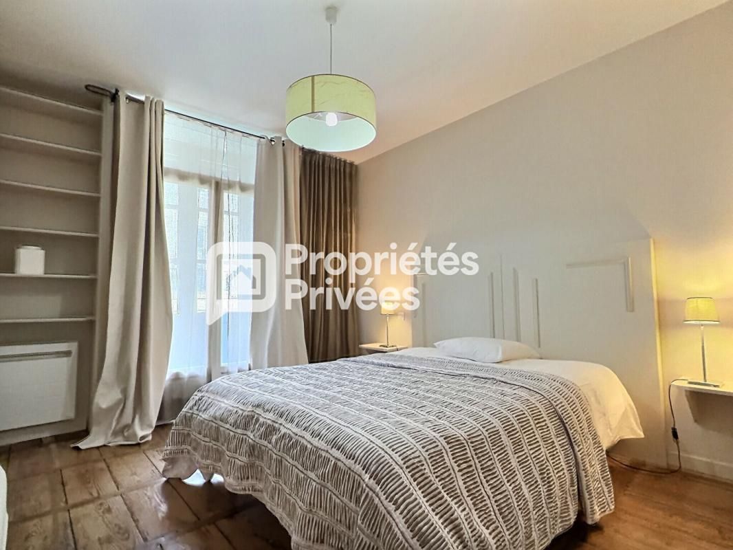 PERIGUEUX Superbe immeuble rénové d'env. 430m² avec 7 appartements T2 meublés + 2 locaux commerciaux et caves en plein centre historique de PERIGUEUX (24000) 3