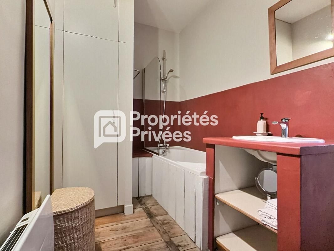 PERIGUEUX Superbe immeuble rénové d'env. 430m² avec 7 appartements T2 meublés + 2 locaux commerciaux et caves en plein centre historique de PERIGUEUX (24000) 4