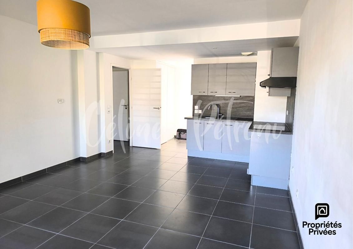 Saint-Raphael - T2 lumineux dans résidence de standing avec terrasse et parking