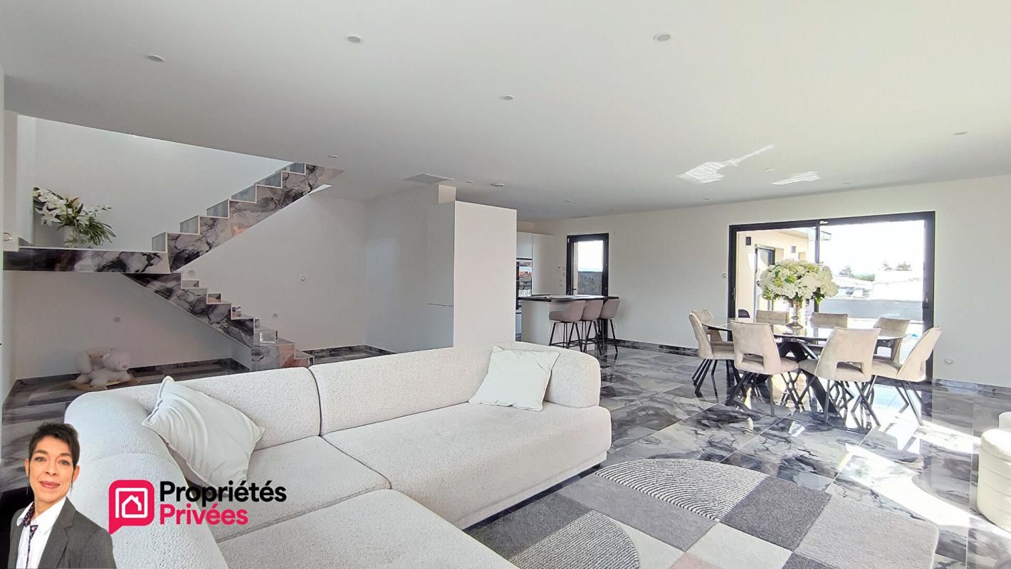 ROANNE ROANNE (42300)  Villa contemporaine avec piscine, suite parentale et dépendance aménagée 3