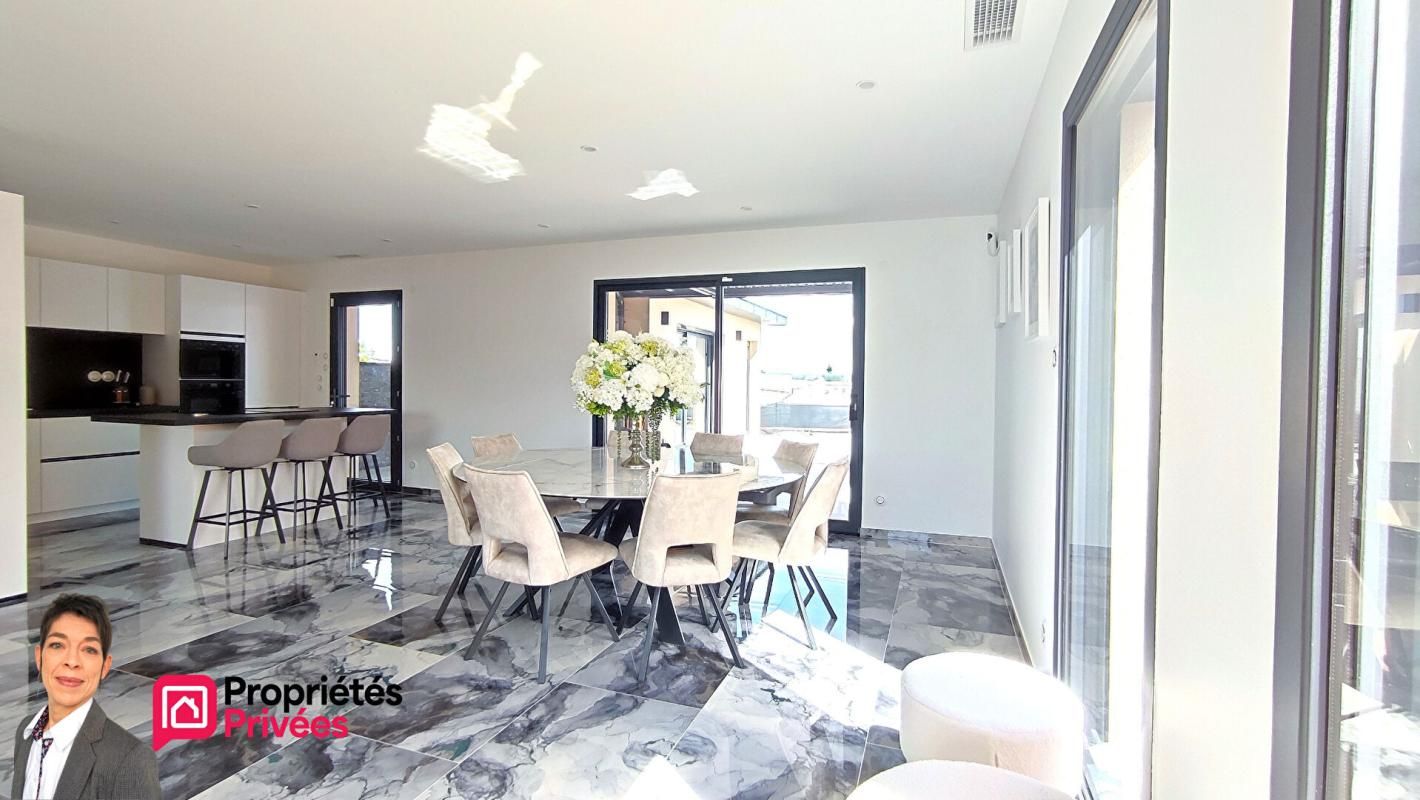 ROANNE ROANNE (42300)  Villa contemporaine avec piscine, suite parentale et dépendance aménagée 4