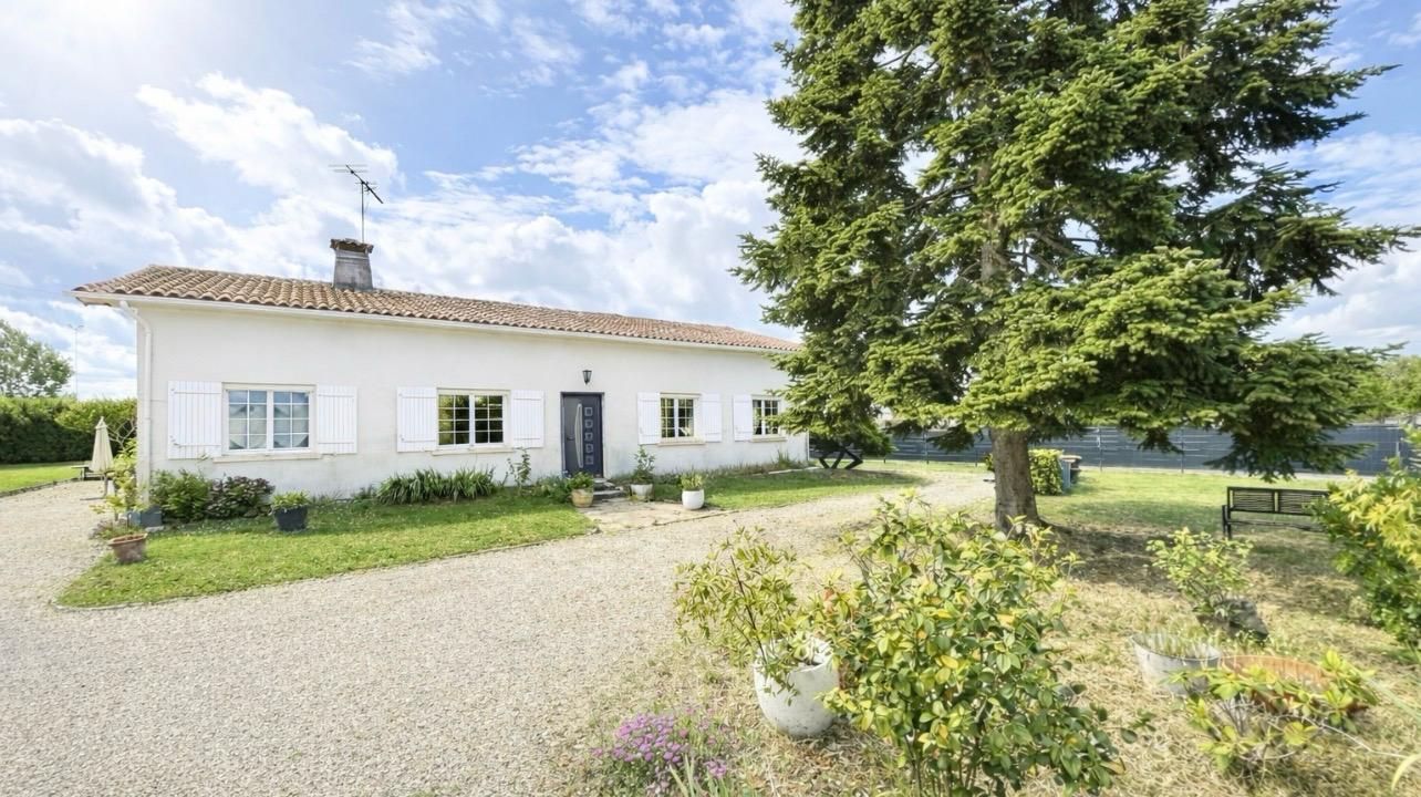 PRIGNAC-ET-MARCAMPS Tout proche de Saint-André de Cubzac à Prignac et Marcamps -33 710 - Maison Contemporaine Rénovée de 5 pièce(s) 115 m2 - 3 Chambres dont 1 suite Parentale - Piscine - Dépendances 3