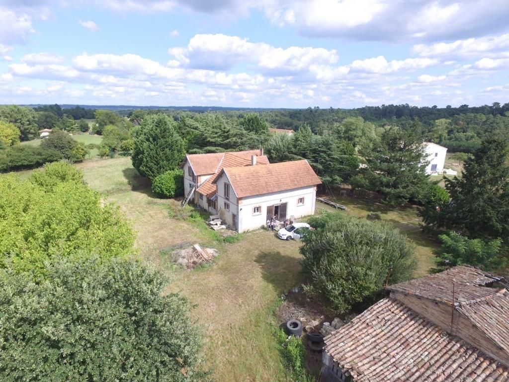 MONTGUYON Maison de 140 m2  sur 5 Ha de terrain 2