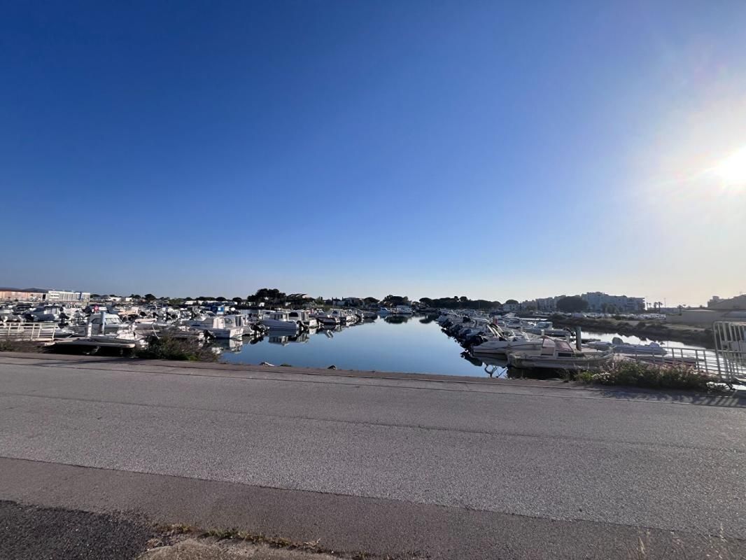 Maison avec vue sur le port de 300 m² avec permis accordé pour divers projets, gros travaux et gros potentiel