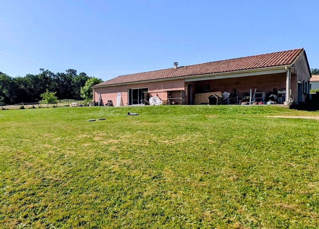 MONTPON-MENESTEROL Maison Montpon Menesterol 7 pièce(s) 190 m2 1