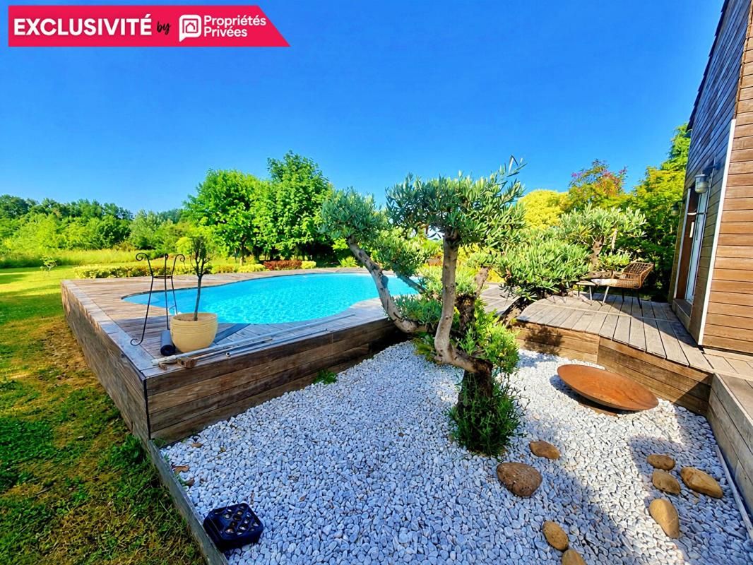 QUINSAC Maison de caractère au style unique 125 m² 6 pièces avec piscine garage et vue nature à Quinsac 3