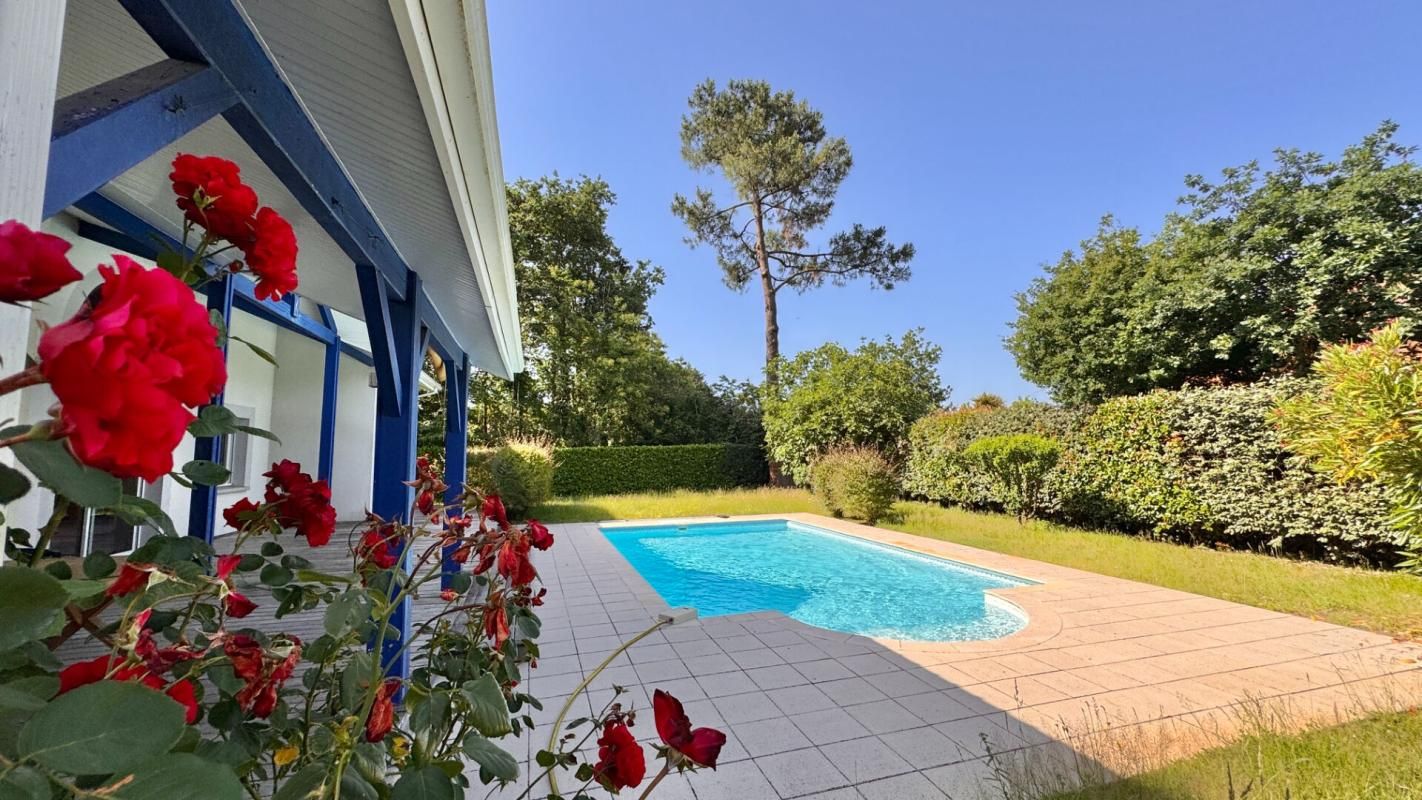 LEGE-CAP-FERRET Grande villa "atypique" avec piscine 2