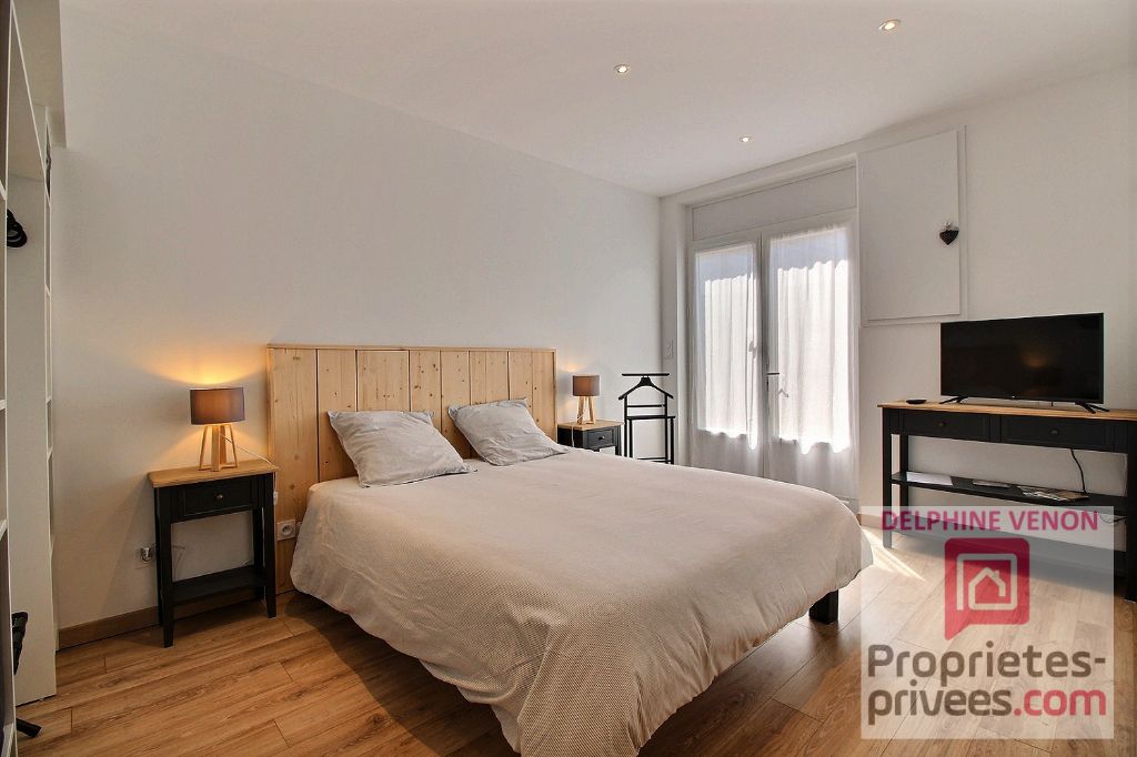 CHATEAUNEUF-SUR-LOIRE Exclusvité -Maison de standing 3 chambres en hypercentre proche Loire et commerces 4
