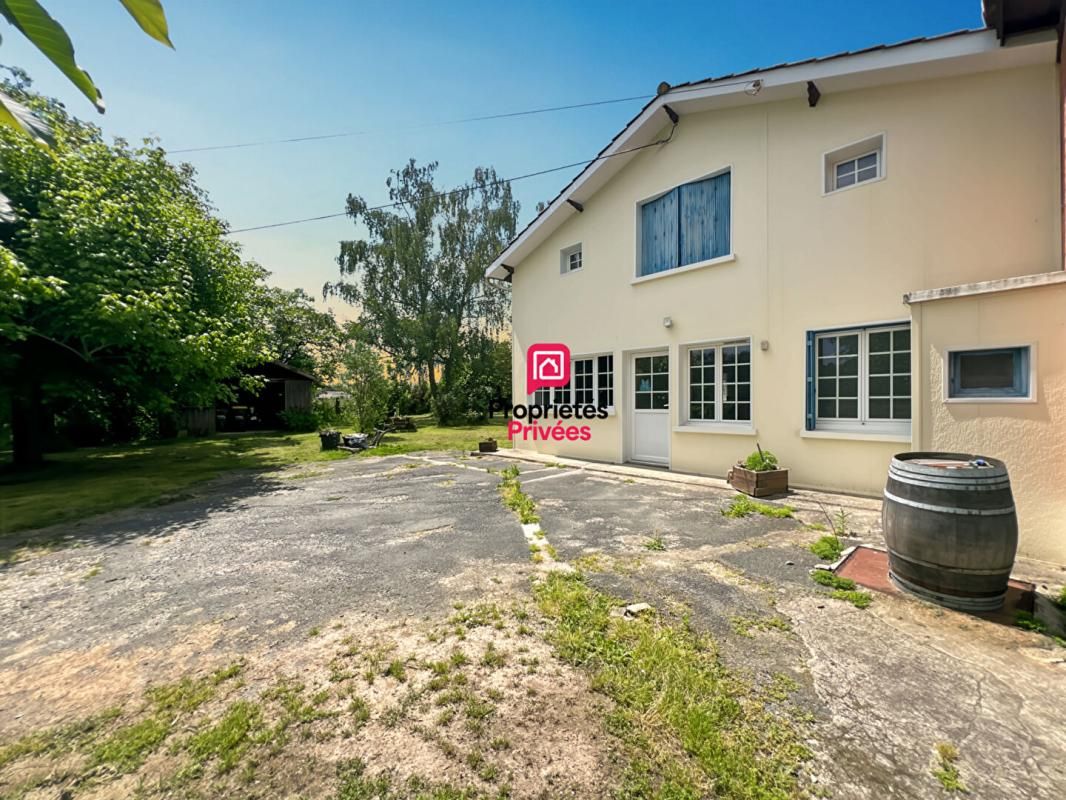 BAZAS Maison en pierre 118 m² sur plus d'un hectare avec dépendances 2