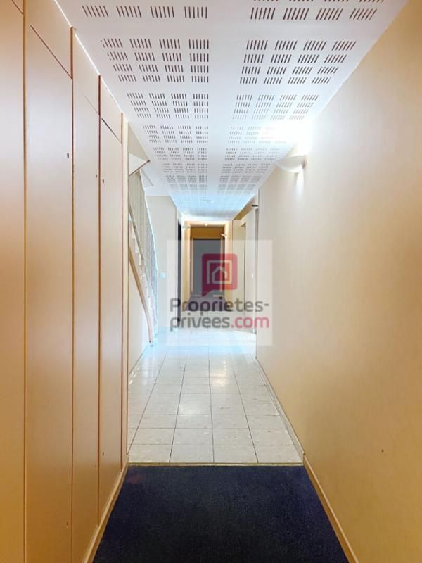 LES ESSARTS-LE-ROI Appartement Les Essarts Le Roi 1 pièce(s) 28.2 m2 3