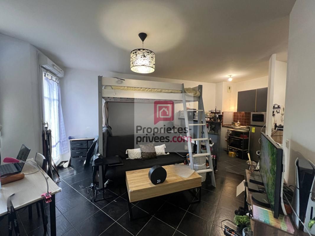 LES ESSARTS-LE-ROI Appartement Les Essarts Le Roi 1 pièce(s) 28.2 m2 4
