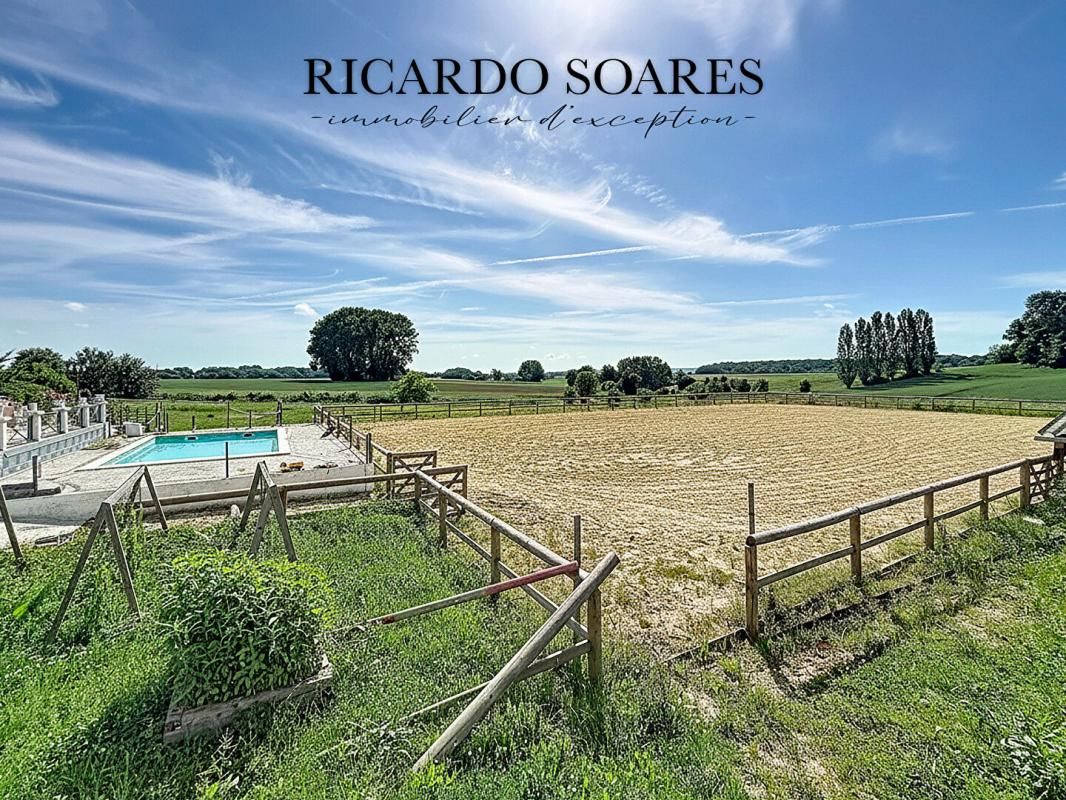 RESSONS-SUR-MATZ 60490 RESSONS-SUR-MATZ - PROPRIÉTÉ ÉQUESTRE DE CARACTÈRE / 2001 / 210 m² HABITABLES / 5 CHAMBRES / GÎTE INDÉPENDANT / PISCINE / 10 BOXES / TERRAIN 9361 m² 2
