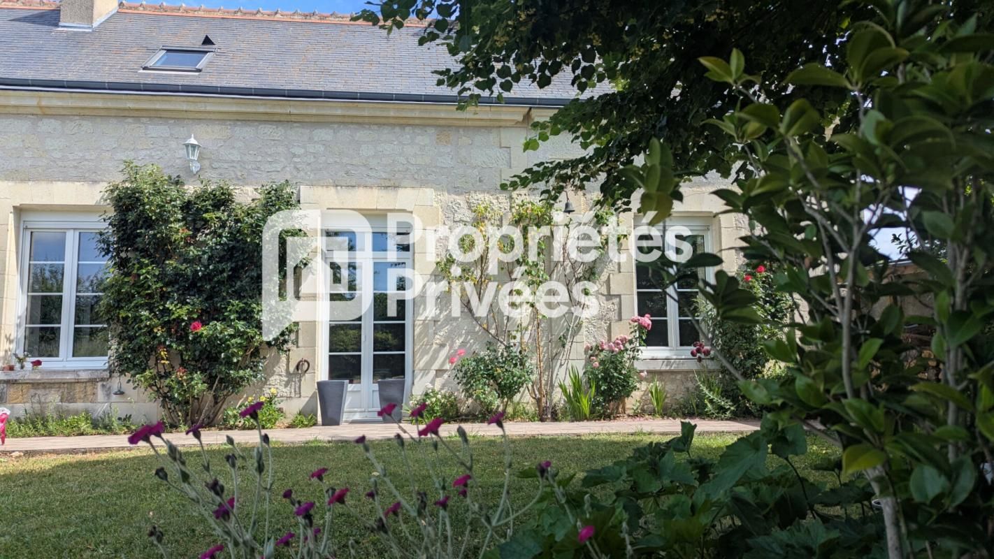 CHINON A Vendre. Longère. CHINON .454000 2