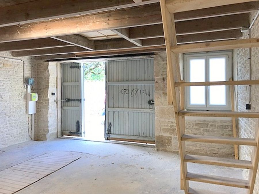 COURCON Garage sur 2 niveaux 70 m2 vendu loué 2