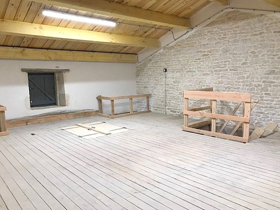 COURCON Garage sur 2 niveaux 70 m2 vendu loué 4