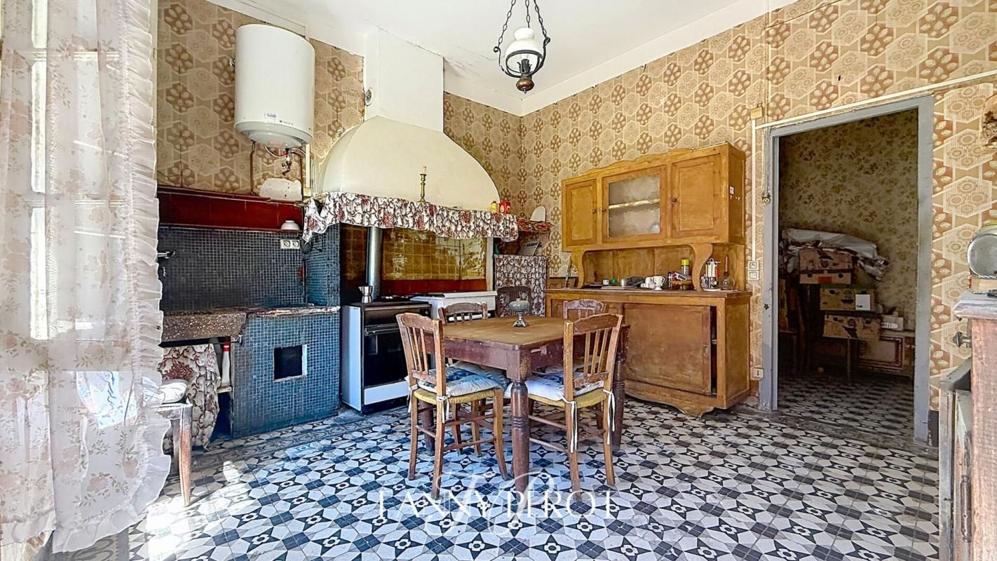 SAINT-CYPRIEN Saint-Cyprien - Maison à rénover sur beau terrain avec de multiples possibilités 4