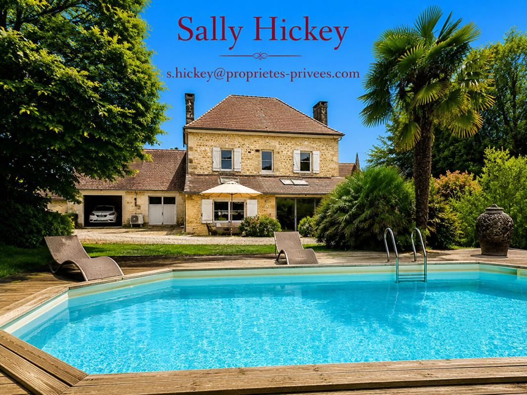 LOCQUELTAS Sally HICKEY vous propose cette maison de maître caractère T7 au coeur de LOCQUALTAS, à 25 minutes de la plage. Avec de belles vues sur le bourg et son jardin paysagé avec piscine chauffée. Proche de tous commerces à pied. Au prix de 635 250 euros, HAI 1