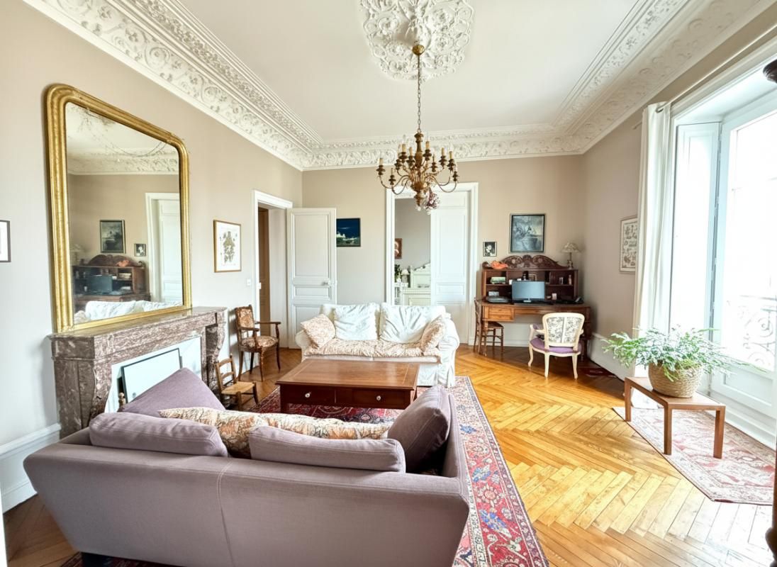 NANTES A VENDRE - APPARTEMENT TYPE 5 - 44100 NANTES 2