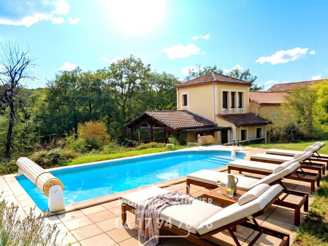 BELVES Propriété de charme, 212 m2, 6 chambres, piscine chauffée sur 6774 m2 de jardin 1