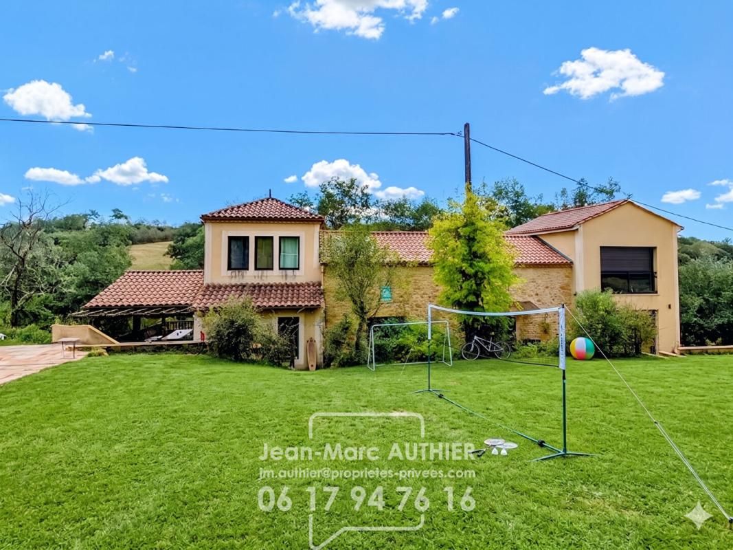 BELVES Propriété de charme, 212 m2, 6 chambres, piscine chauffée sur 6774 m2 de jardin 3
