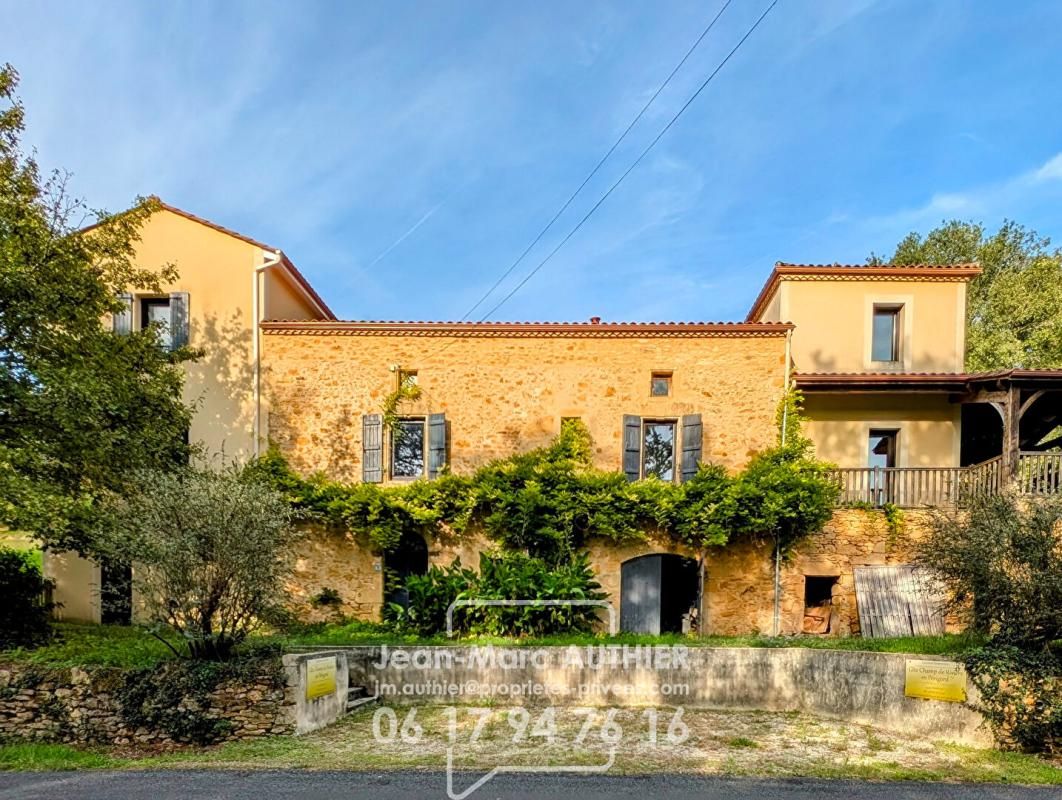 BELVES Propriété de charme, 212 m2, 6 chambres, piscine chauffée sur 6774 m2 de jardin 4