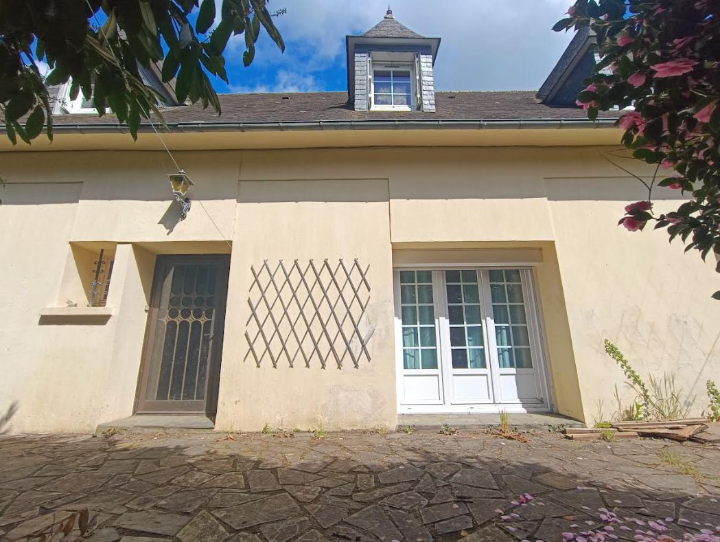 PLONEVEZ-DU-FAOU 29530 Plonevez du Faou maison familiale 7 chambres 2 salons garage sur 2800 m² 2