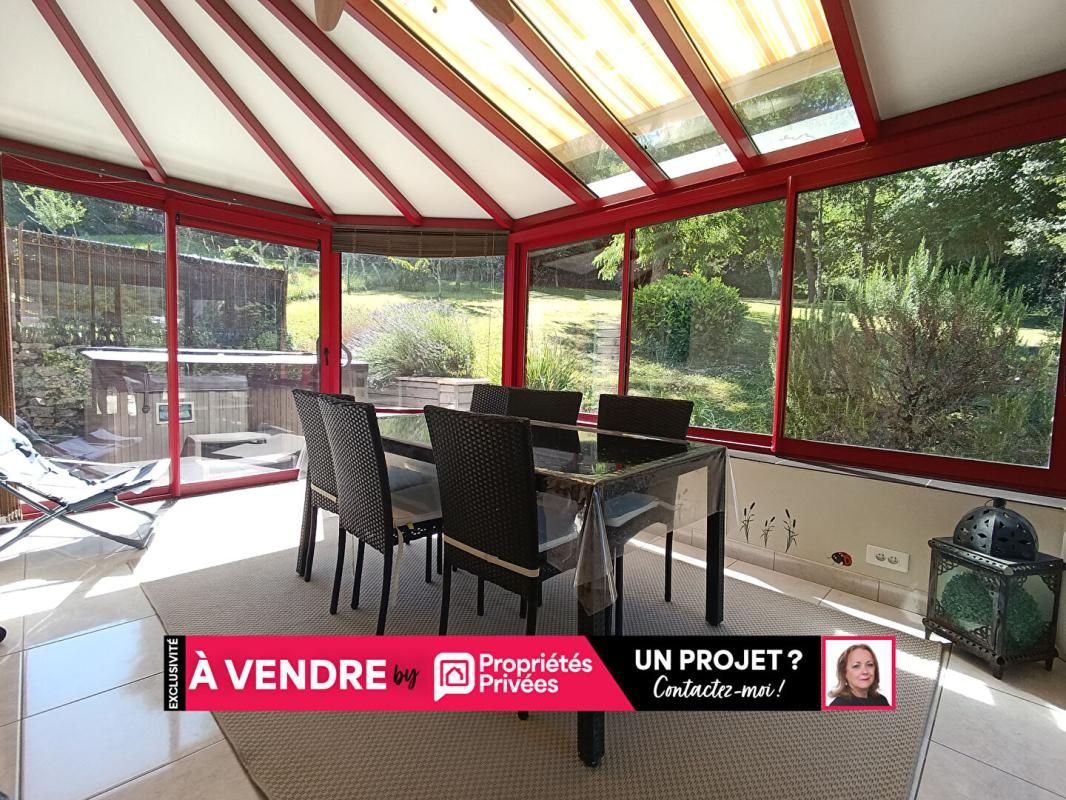 BOUSSIERES BOUSSIÈRES - À seulement 15 minutes de Besançon Maison de caractère au calme - Véranda chauffée, terrasse , 2 garages 2
