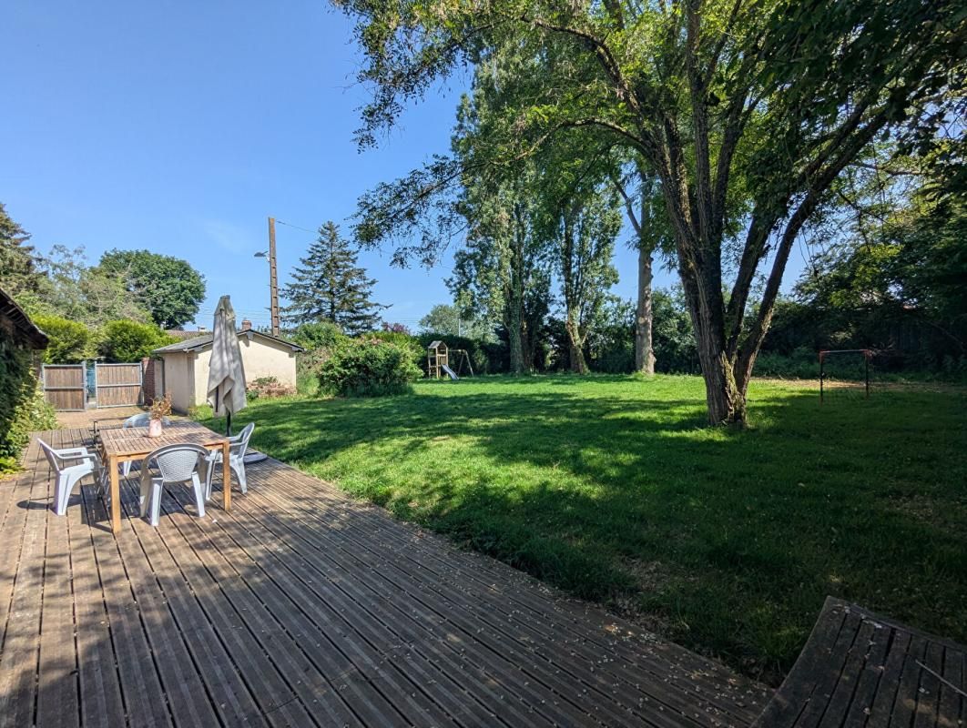 LE FAVRIL Longère d'environ 185m2 rénovée avec goût sur parcelle de 1068m2 2