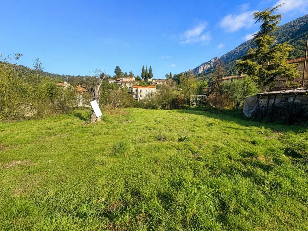 TOURRETTE-LEVENS Terrain Tourrette Levens 850 m2, permis accepté pour villa 2