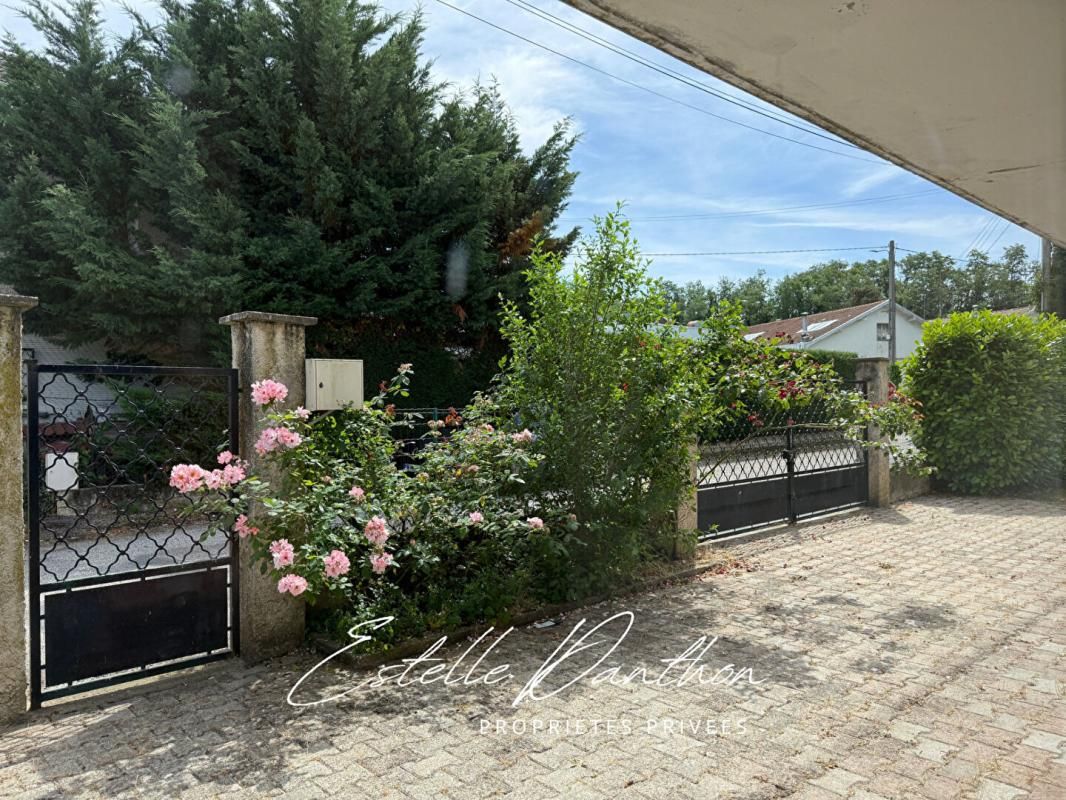 BEAUREPAIRE Maison Beaurepaire avec potentiel studio 2