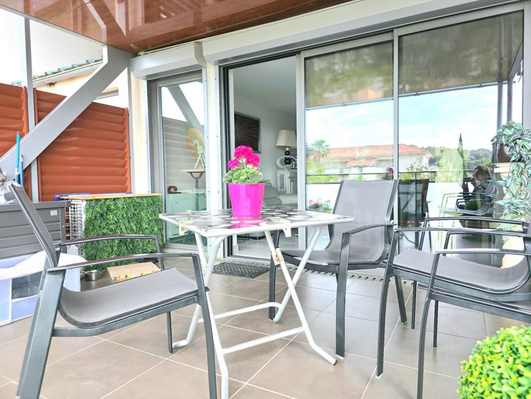 LE LAVANDOU Appartement  3 pièce(s) 65 m2 terrasse / 2 PARKING et ascenseur 1