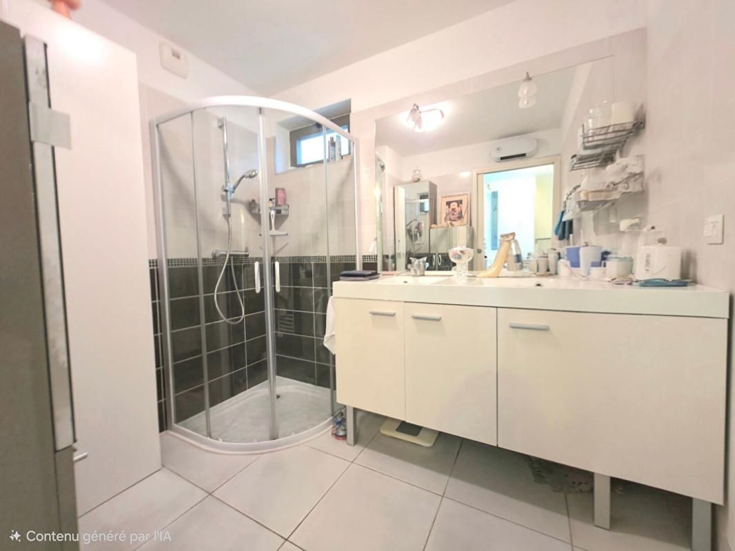 LE LAVANDOU Appartement  3 pièce(s) 65 m2 terrasse / 2 PARKING et ascenseur 4