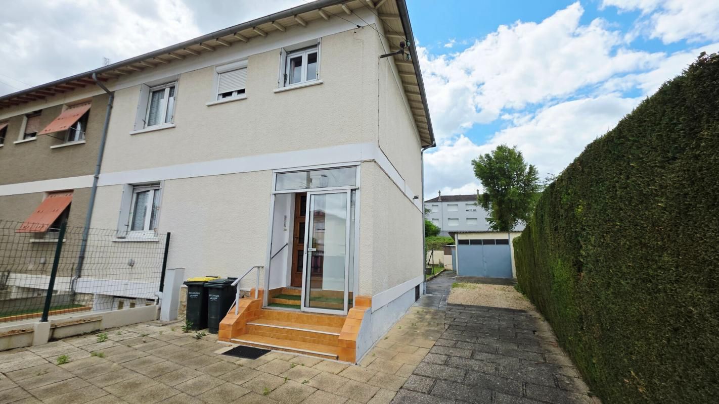 BOURGES MAISON 83M² 4 PIECES 3 CHAMBRES SOUS-SOL GARAGE JARDIN