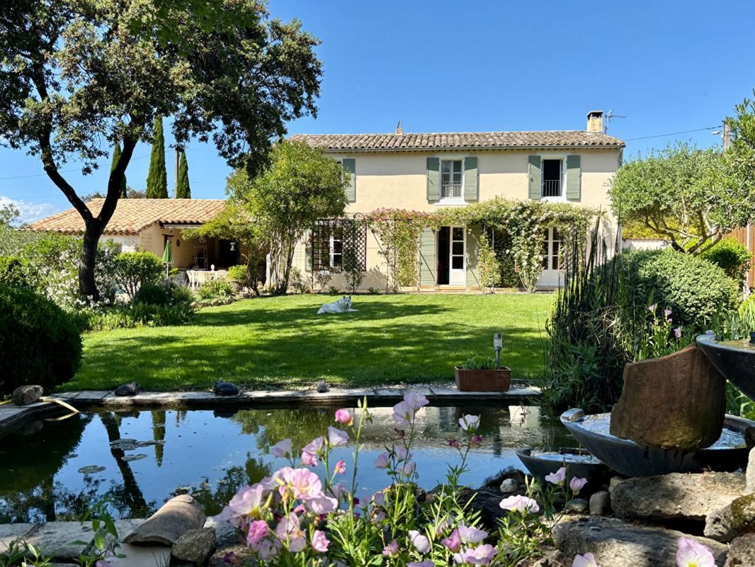 UZES Elégante bastide de caractère 1