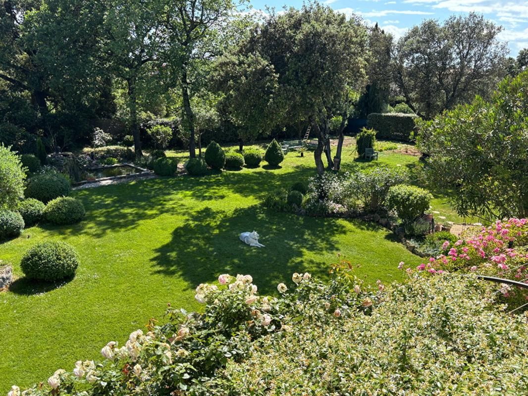 UZES Elégante bastide de caractère 2