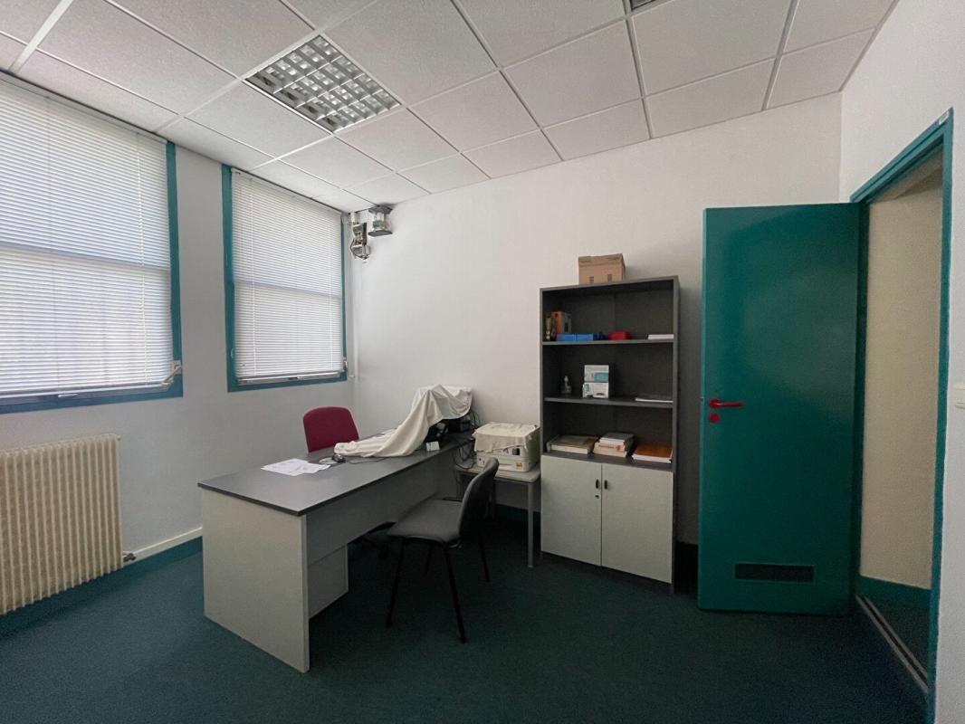 MONTARGIS LADON - MURS COMMERCIAUX LIBRES 79 m² 4