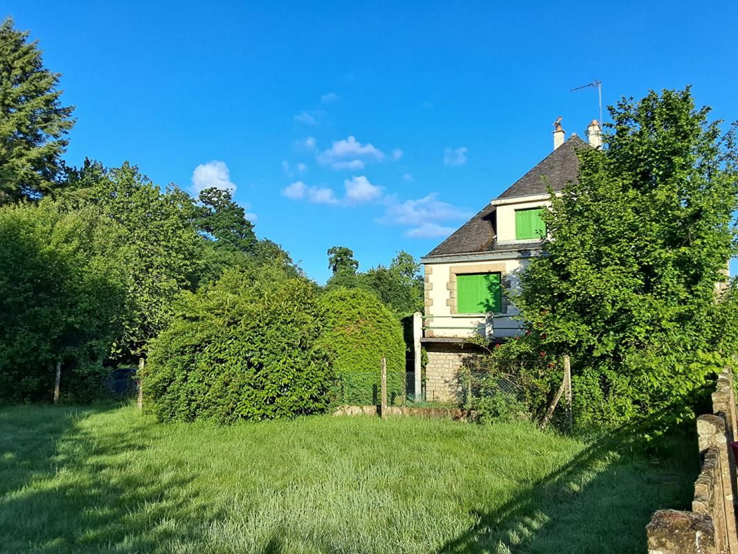 LANOUEE Maison des années 60 indépendante  sur un grand terrain à fort potentiel Aux portes de la forêt (Morbihan) 1
