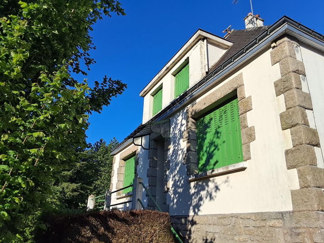 LANOUEE Maison des années 60 indépendante  sur un grand terrain à fort potentiel Aux portes de la forêt (Morbihan) 2