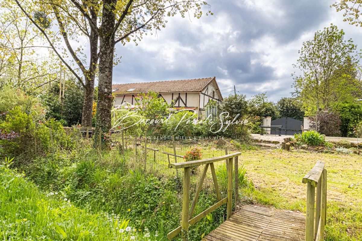 SAINTE-CECILE Investissement touristique idéal ? Maison rénovée avec étang proche Puy du Fou 3