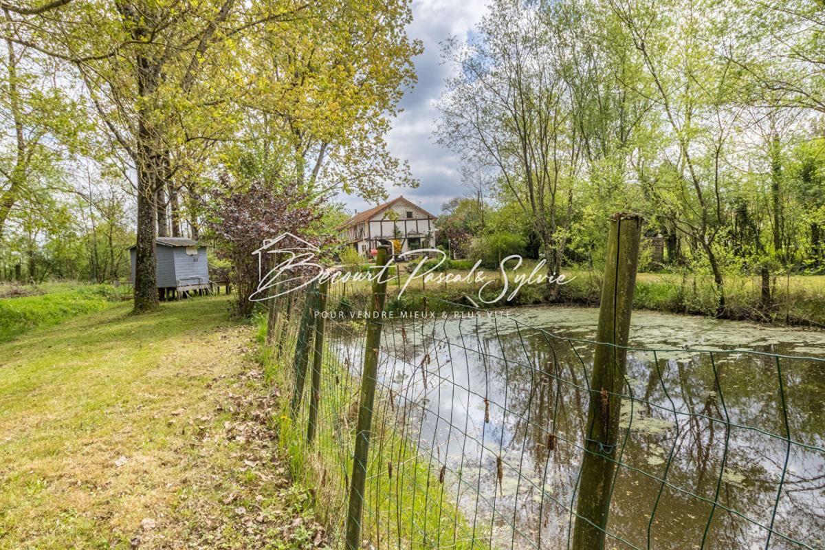 SAINTE-CECILE Investissement touristique idéal ? Maison rénovée avec étang proche Puy du Fou 4